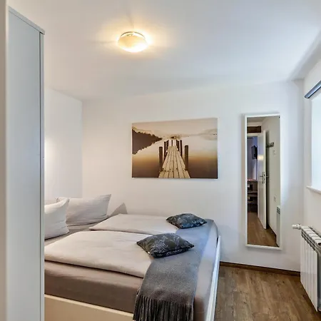 1 Apartment *