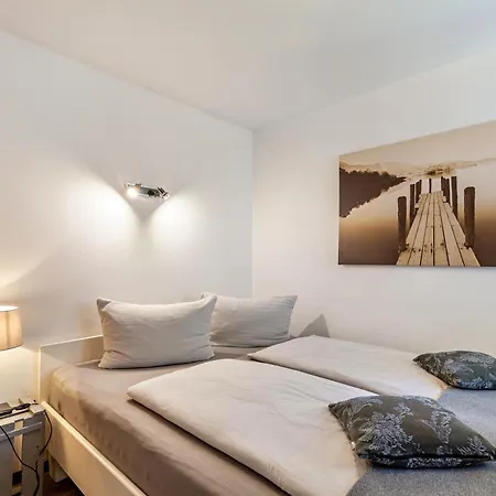 1 Apartment *
